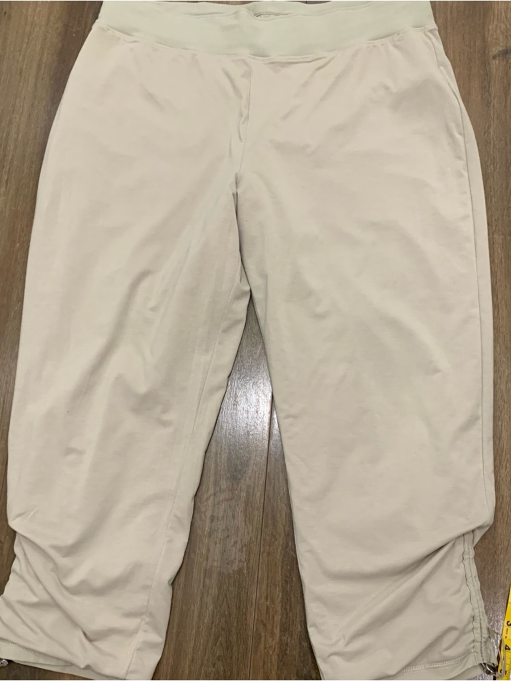 Lululemon Pant  women’s dance studio mid-Rise Cropped pant  in Light tan size 14 - Picture 12 of 16